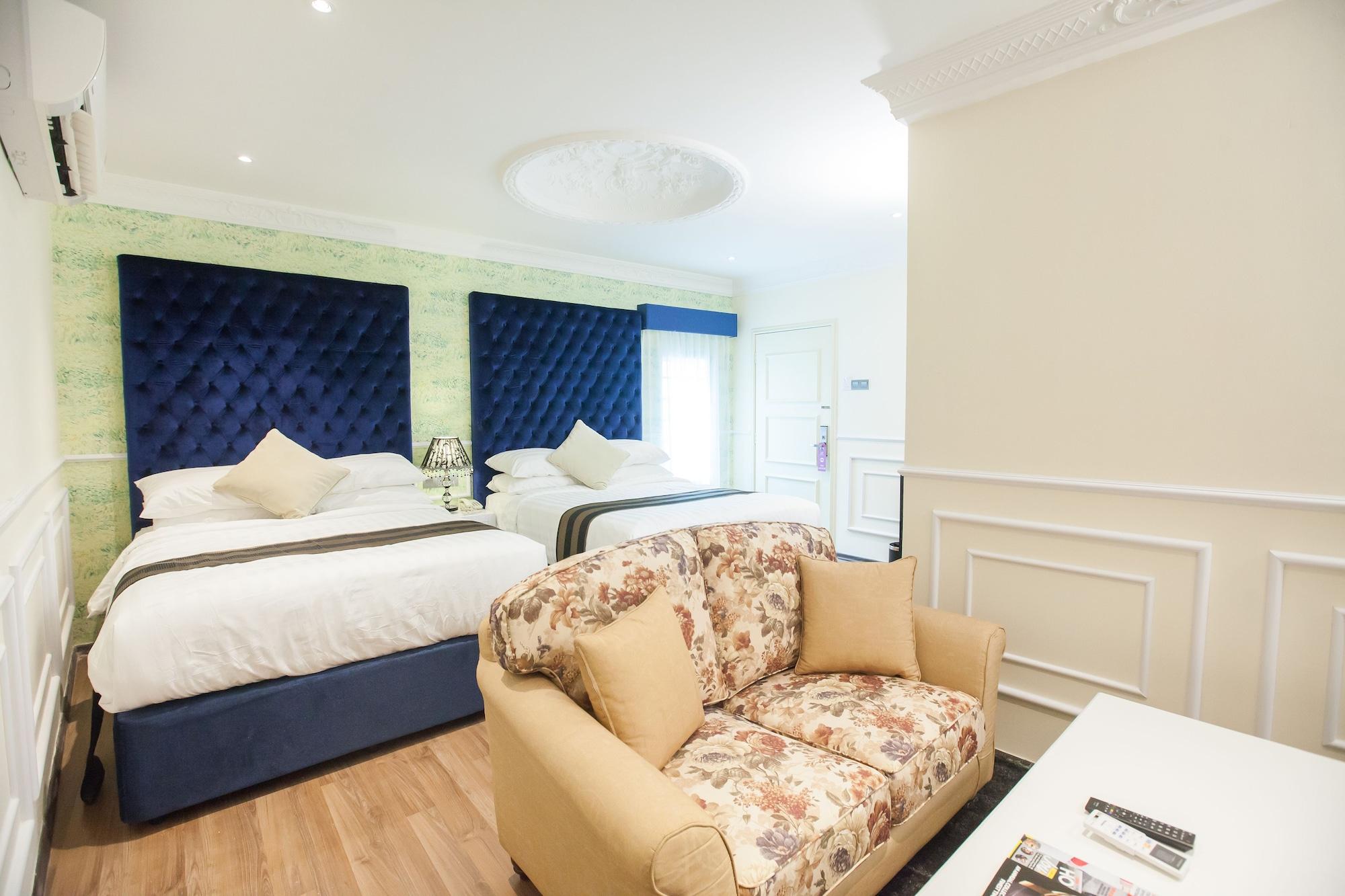 Apple Heritage 4* George Town
