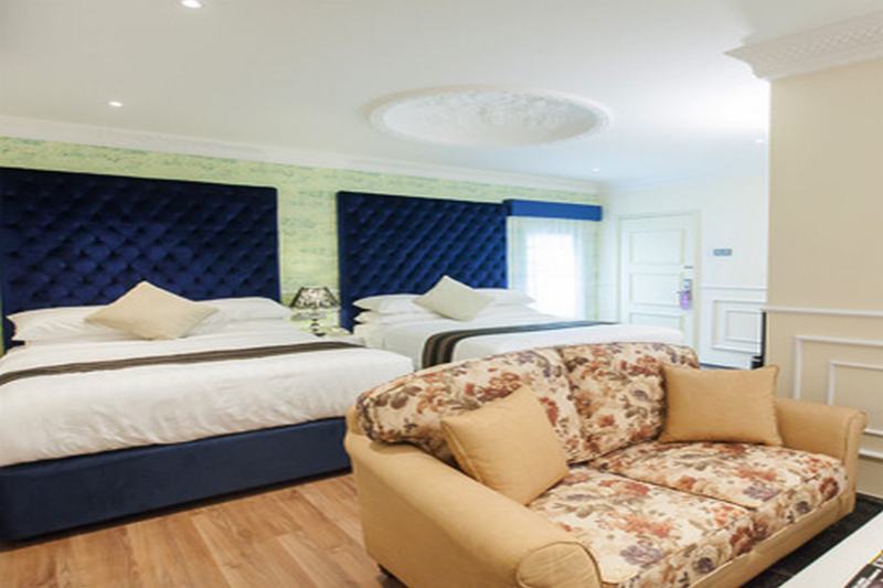 Apple Heritage 4* George Town