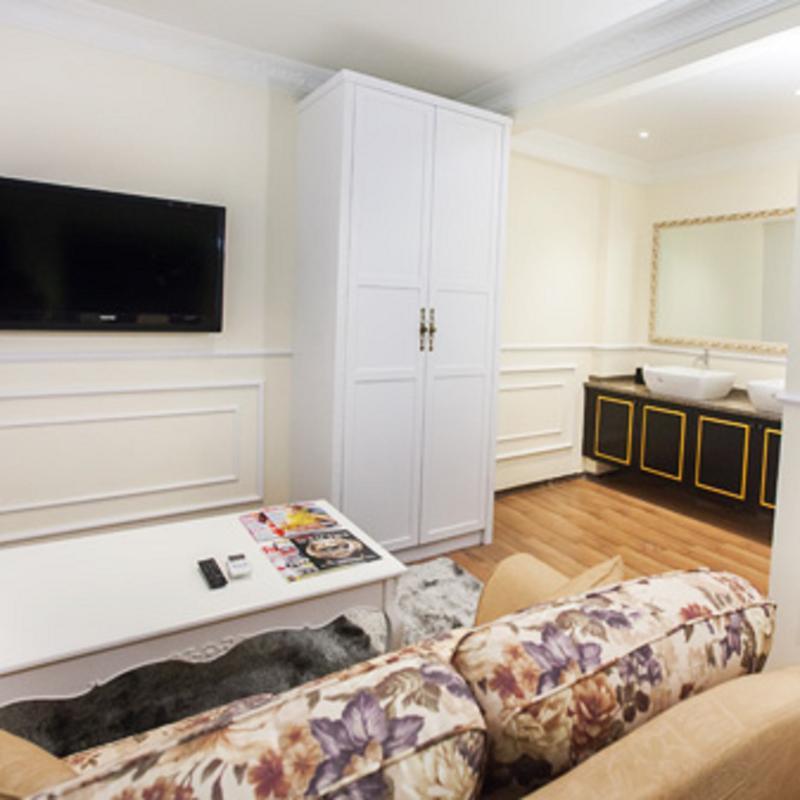 Apple Heritage 4* George Town
